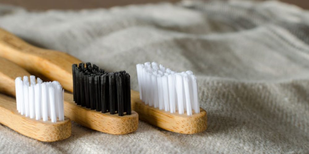 Gestes écologiques : opter pour une brosse à dent en bambou